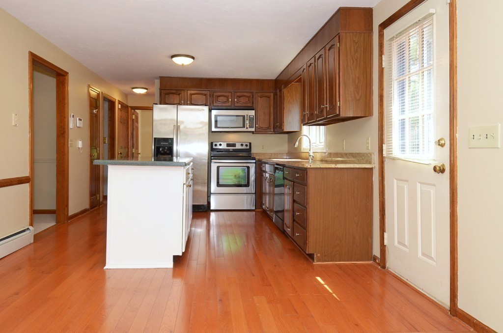 136 Rice Avenue Northborough, MA 01532 - Photo 3 of 30 Gallery Image 3