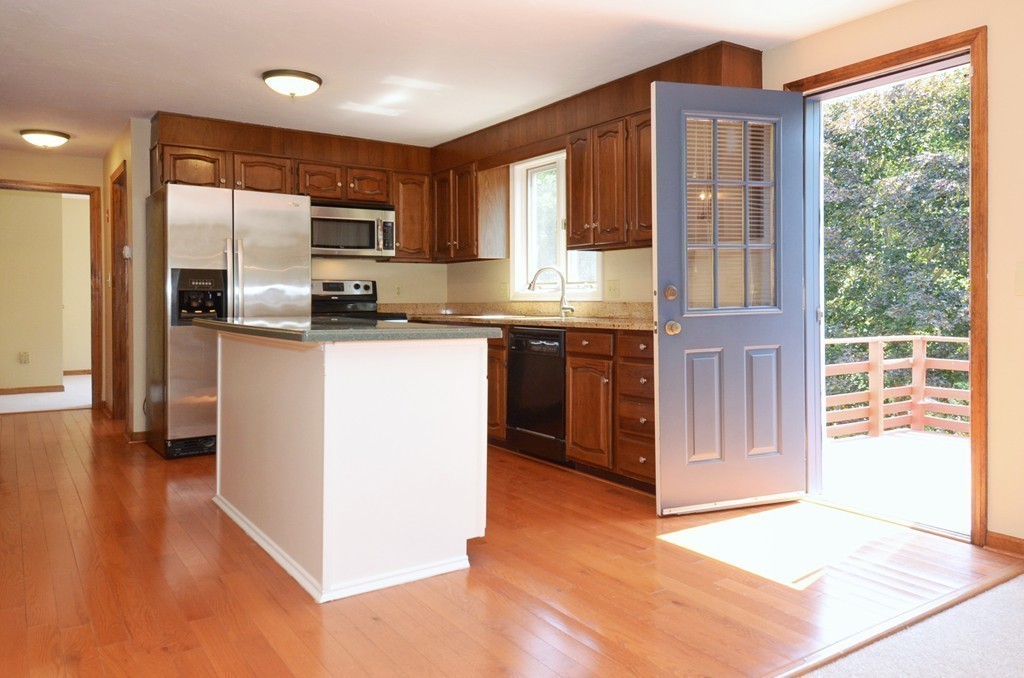 136 Rice Avenue Northborough, MA 01532 - Photo 4 of 30 Gallery Image 4