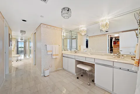 $995,000 | 100 Lakeshore Drive, Unit 251, North Palm Beach, FL 33408