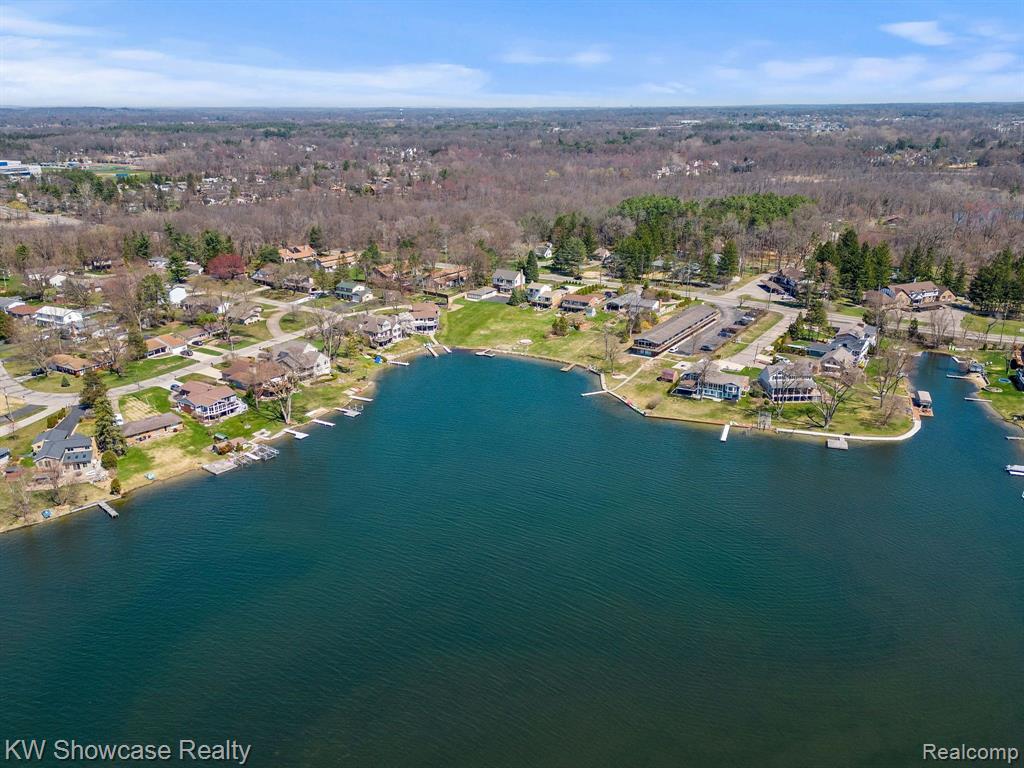 2547 South Commerce Road Wolverine Lake, MI 48390 - Photo 48 of 72