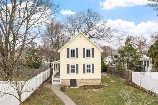 $759,000 | 2 Lakeview Avenue, Reading, MA 01867