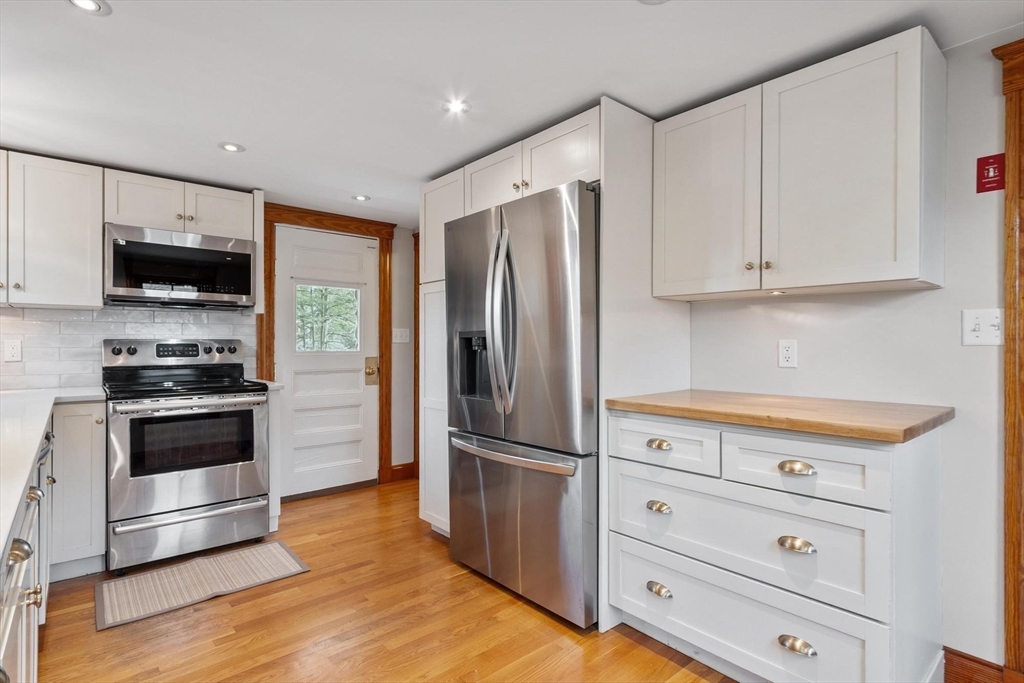 2 Lakeview Avenue Reading, MA 01867 - Photo 11 of 38