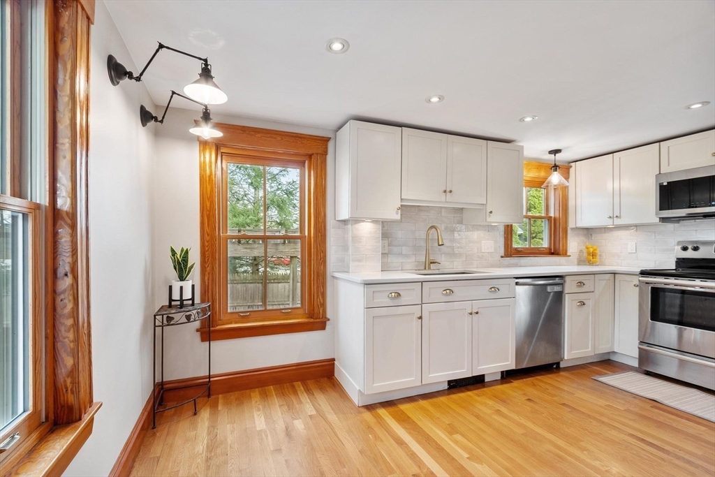 2 Lakeview Avenue Reading, MA 01867 - Photo 12 of 38