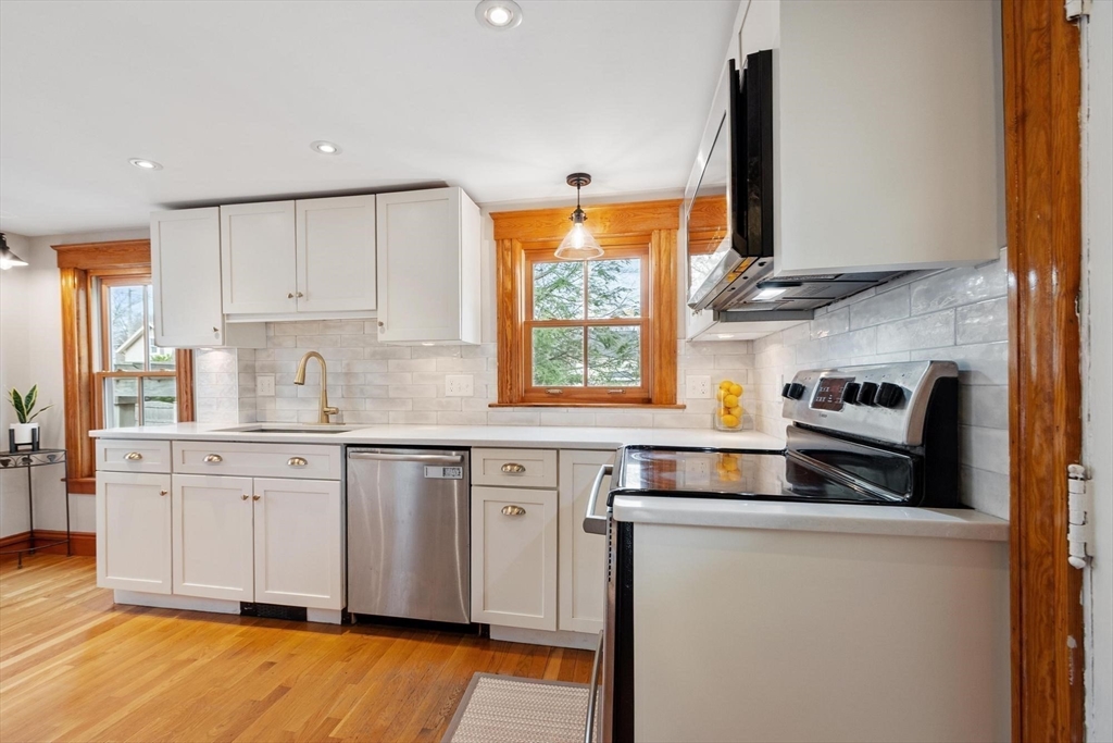 2 Lakeview Avenue Reading, MA 01867 - Photo 13 of 38