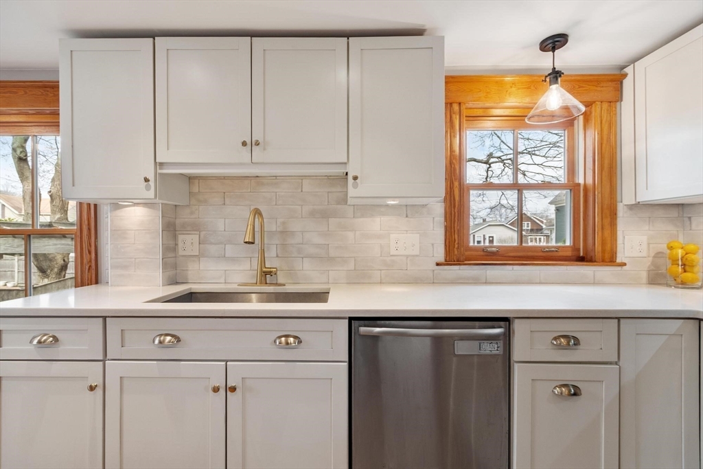 2 Lakeview Avenue Reading, MA 01867 - Photo 14 of 38