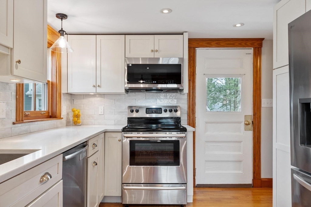 2 Lakeview Avenue Reading, MA 01867 - Photo 15 of 38