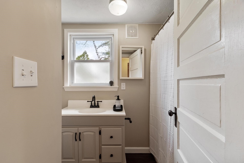 2 Lakeview Avenue Reading, MA 01867 - Photo 16 of 38