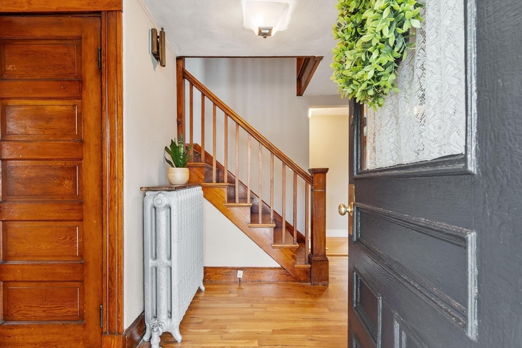 2 Lakeview Avenue Reading, MA 01867 - Photo 4 of 38