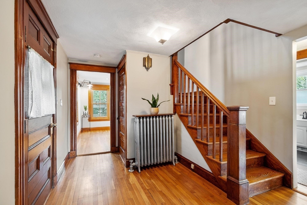 2 Lakeview Avenue Reading, MA 01867 - Photo 5 of 38