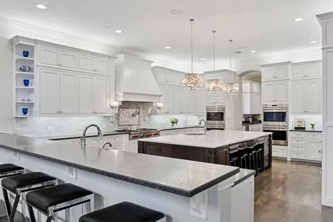 $5,950,000 | 4715 West Northwest Highway, Dallas, TX 75220