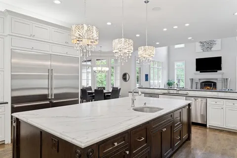 $5,950,000 | 4715 West Northwest Highway, Dallas, TX 75220