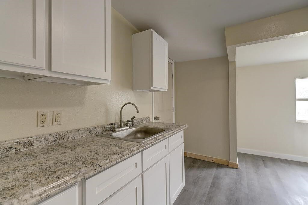 907 Laredo Street Corpus Christi, TX 78401 - Photo 11 of 34