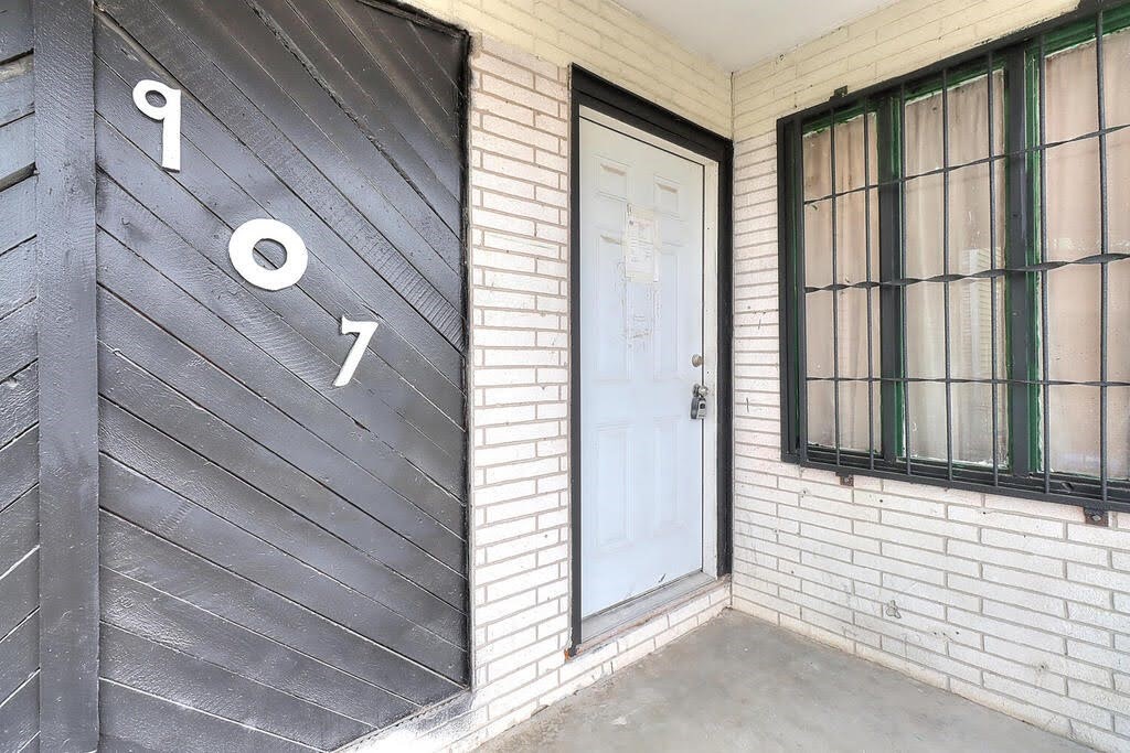 907 Laredo Street Corpus Christi, TX 78401 - Photo 2 of 34