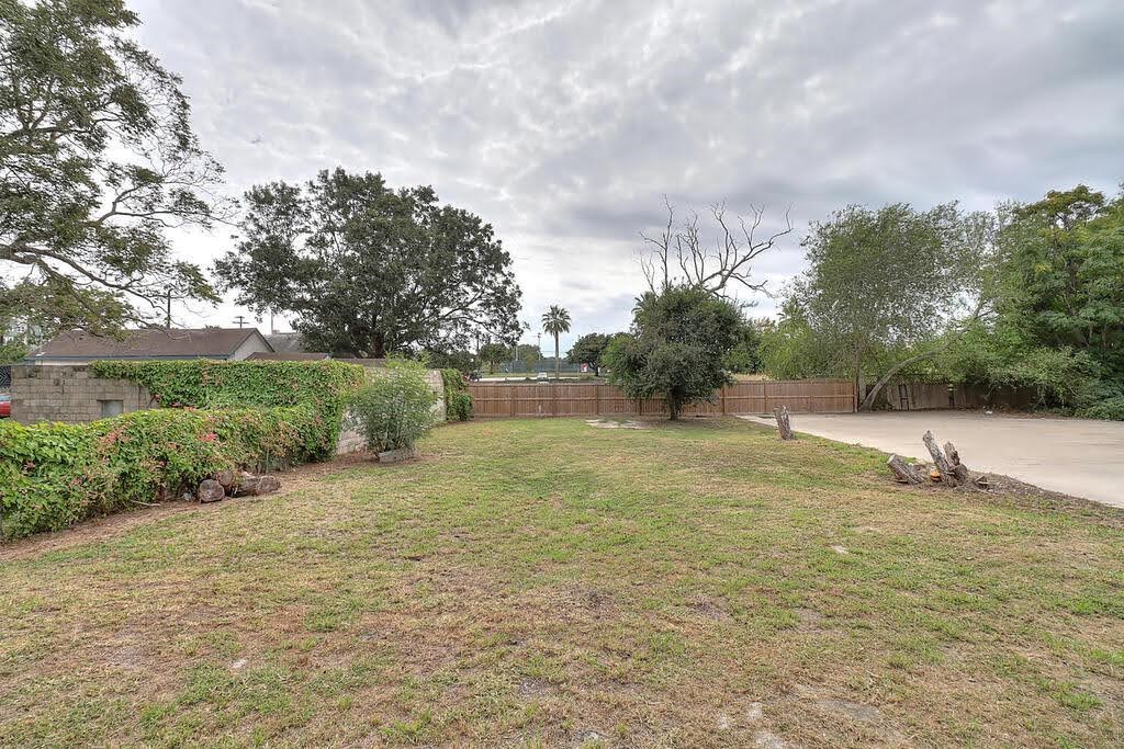 907 Laredo Street Corpus Christi, TX 78401 - Photo 29 of 34