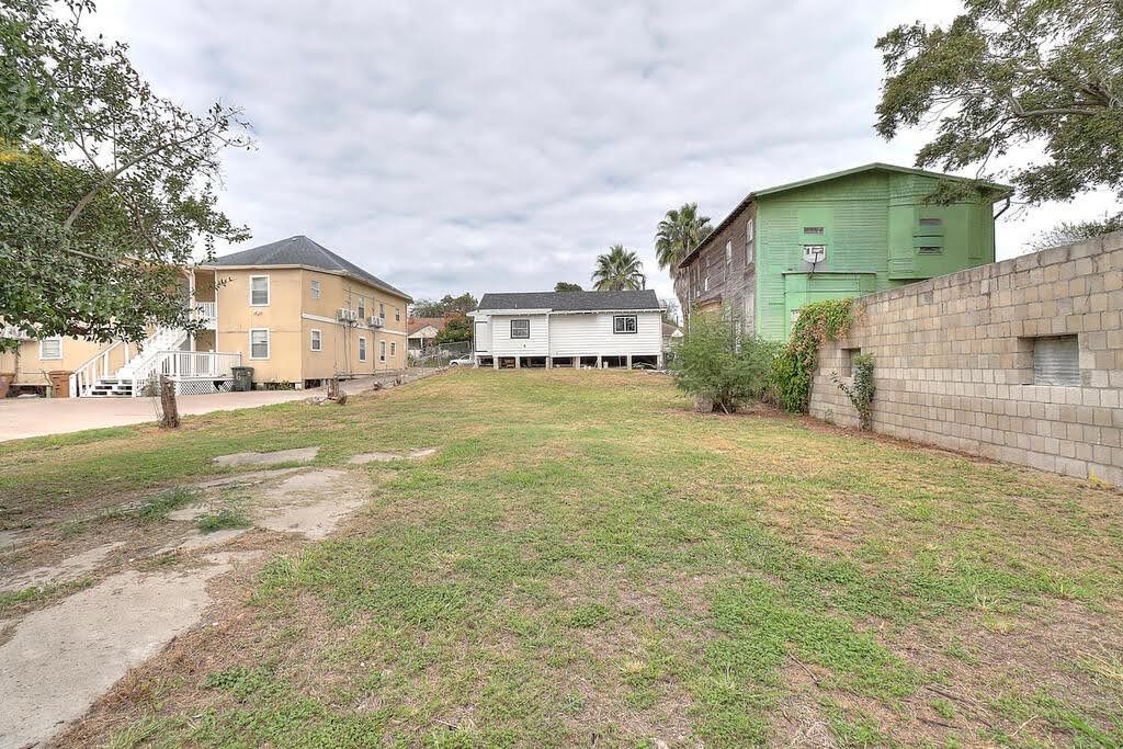 907 Laredo Street Corpus Christi, TX 78401 - Photo 30 of 34