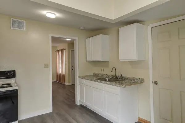 $850 | 907 Laredo Street, Corpus Christi, TX 78401