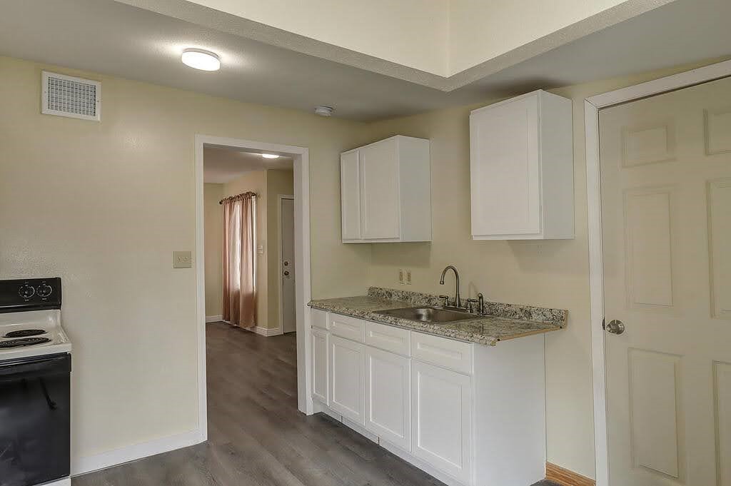 907 Laredo Street Corpus Christi, TX 78401 - Photo 5 of 34