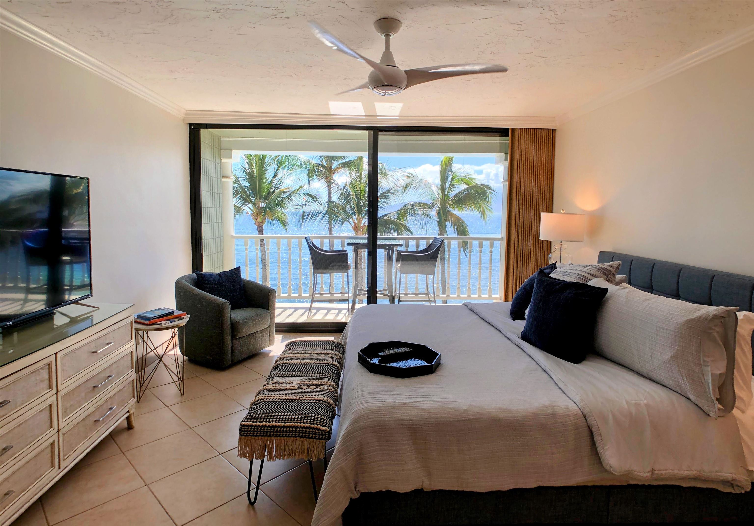 475 Front Street, Unit 419 Lahaina, HI 96761 - Photo 4 of 27 a bedroom with a bed and a large window