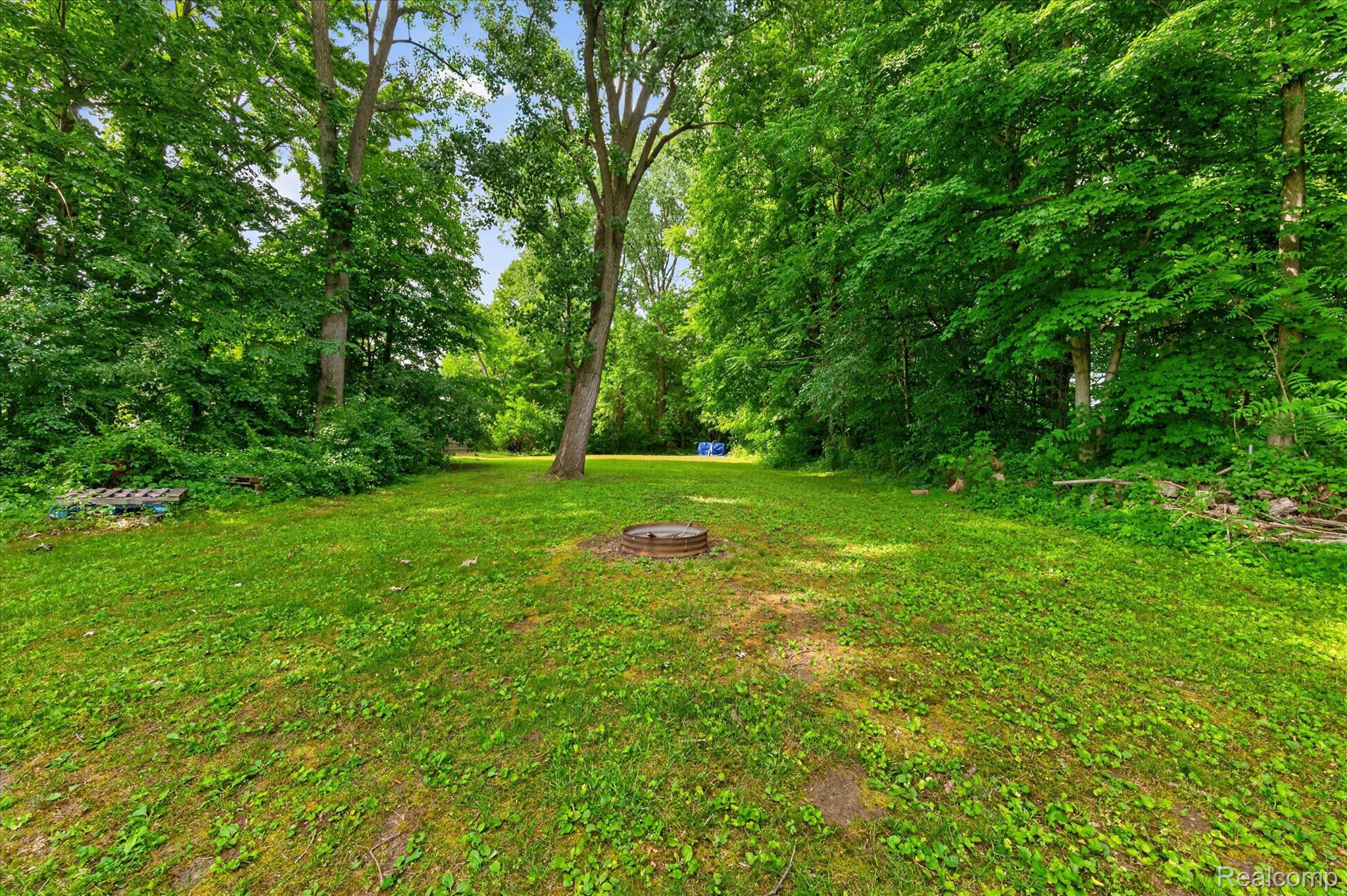 44850 Ecorse Road Belleville, MI 48111 - Photo 32 of 36 51-44850-Ecorse-Rd-Belleville-WindowStill.jpg