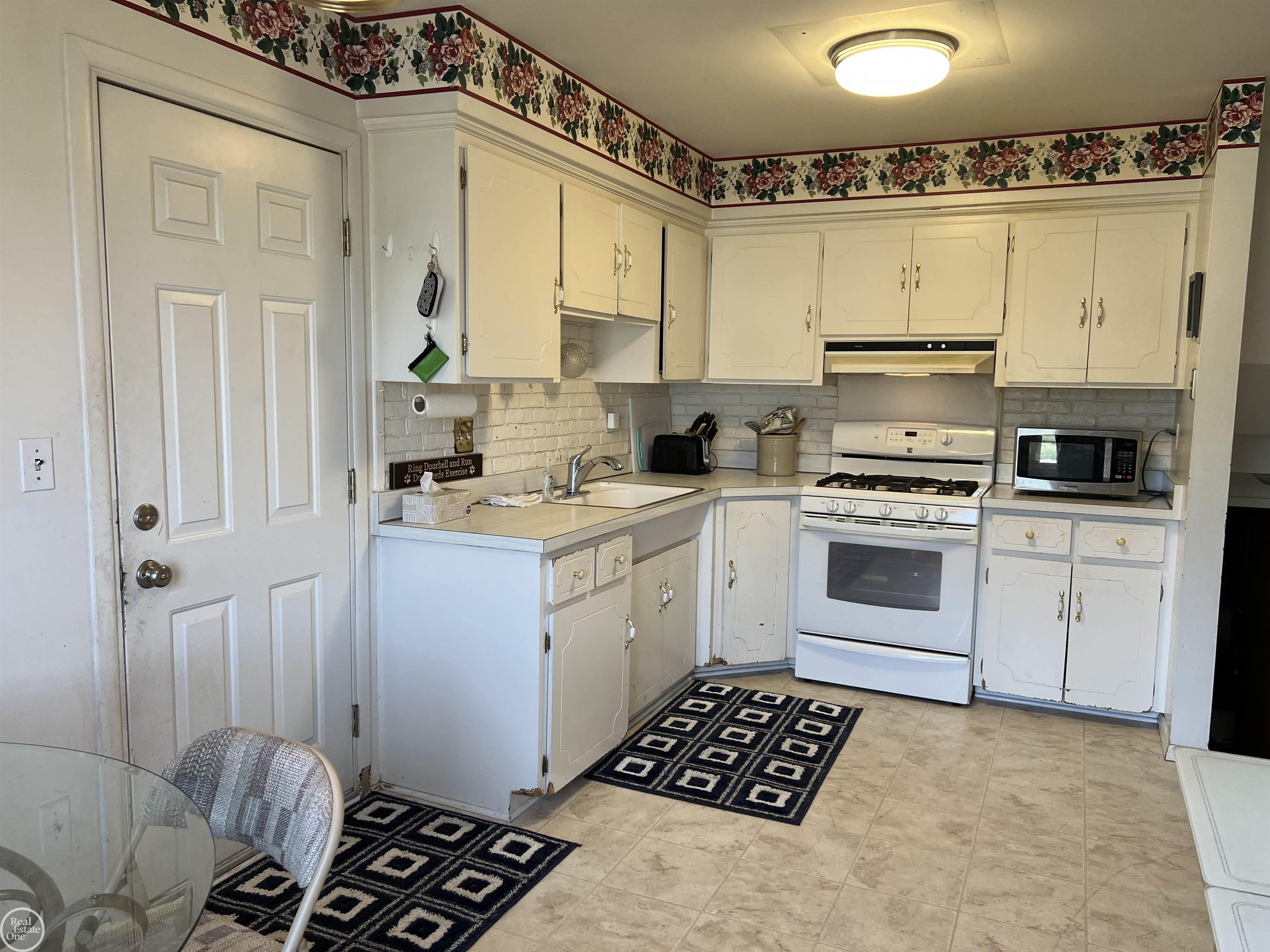 32551 Rosenbusch Drive Warren, MI 48088 - Photo 5 of 16