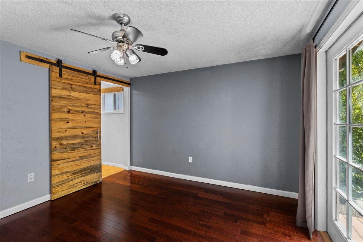 113 Houston Road Phoenix, OR 97535 - Photo 17 of 29 a view of room with hardwood floor and ceiling fan