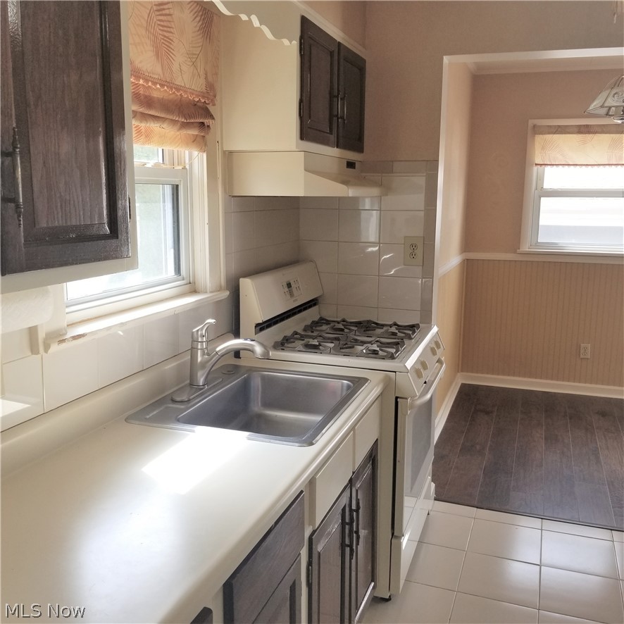 652 Brittain Road Akron, OH 44305 - Photo 12 of 32 Gallery Image 12