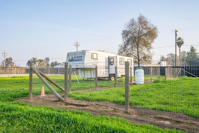 $1,695 | 12712 East McKinley Avenue, Sanger, CA 93657