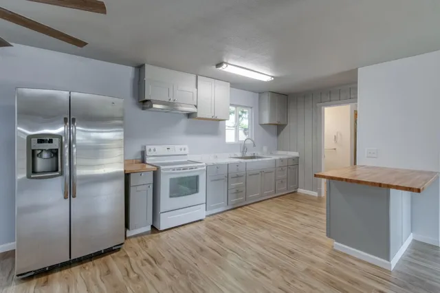 $1,695 | 12712 East McKinley Avenue, Sanger, CA 93657