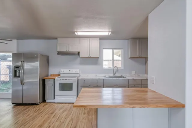 $1,695 | 12712 East McKinley Avenue, Sanger, CA 93657