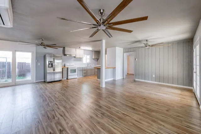 $1,695 | 12712 East McKinley Avenue, Sanger, CA 93657