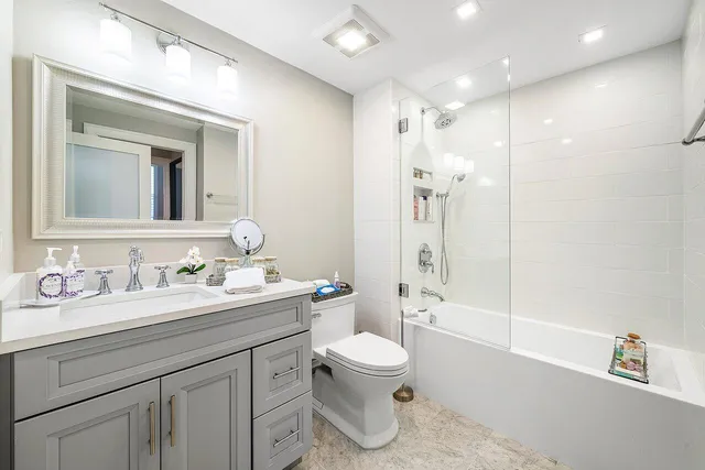 a view of living room washer and dryer