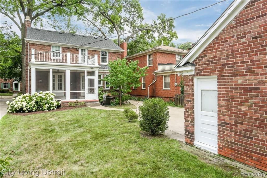20043 Lichfield Road Detroit, MI 48221 - Photo 4 of 22
