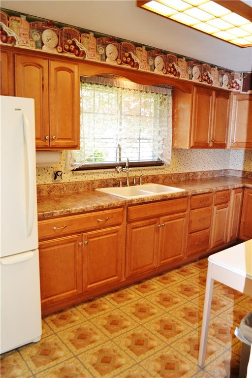 108 Lincoln Road Clairton, PA 15025 - Photo 10 of 21 Light & Bright, Open Space Eat-In Kitchen