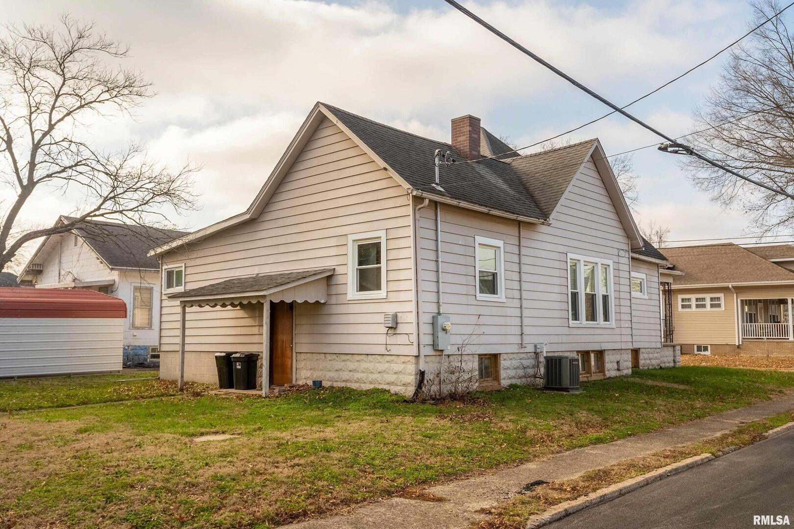 501 South Buchanan Street Marion, IL 62959 - Photo 26 of 32 a view of a house with a yard