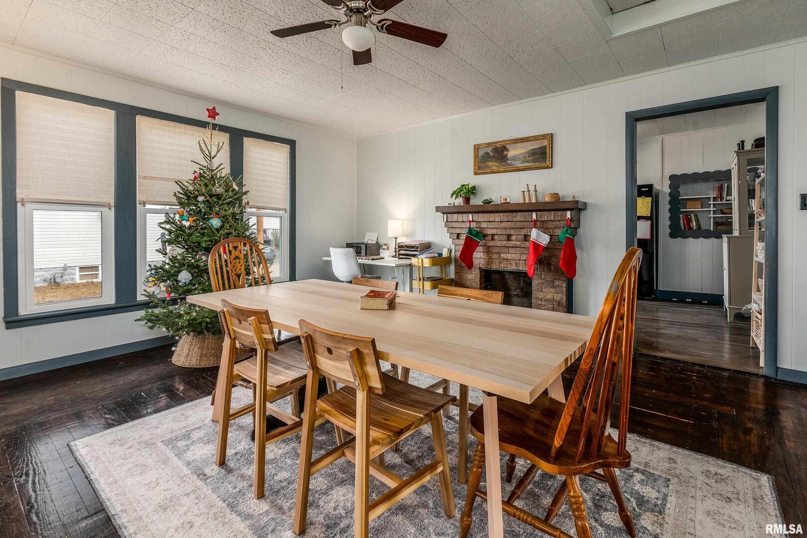 501 South Buchanan Street Marion, IL 62959 - Photo 8 of 32 a view of a dining room with furniture window and wooden floor