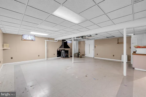 a view of a garage