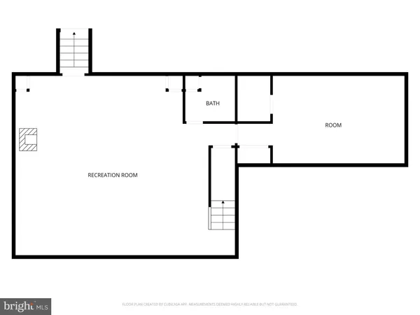 a open living room with a white wall