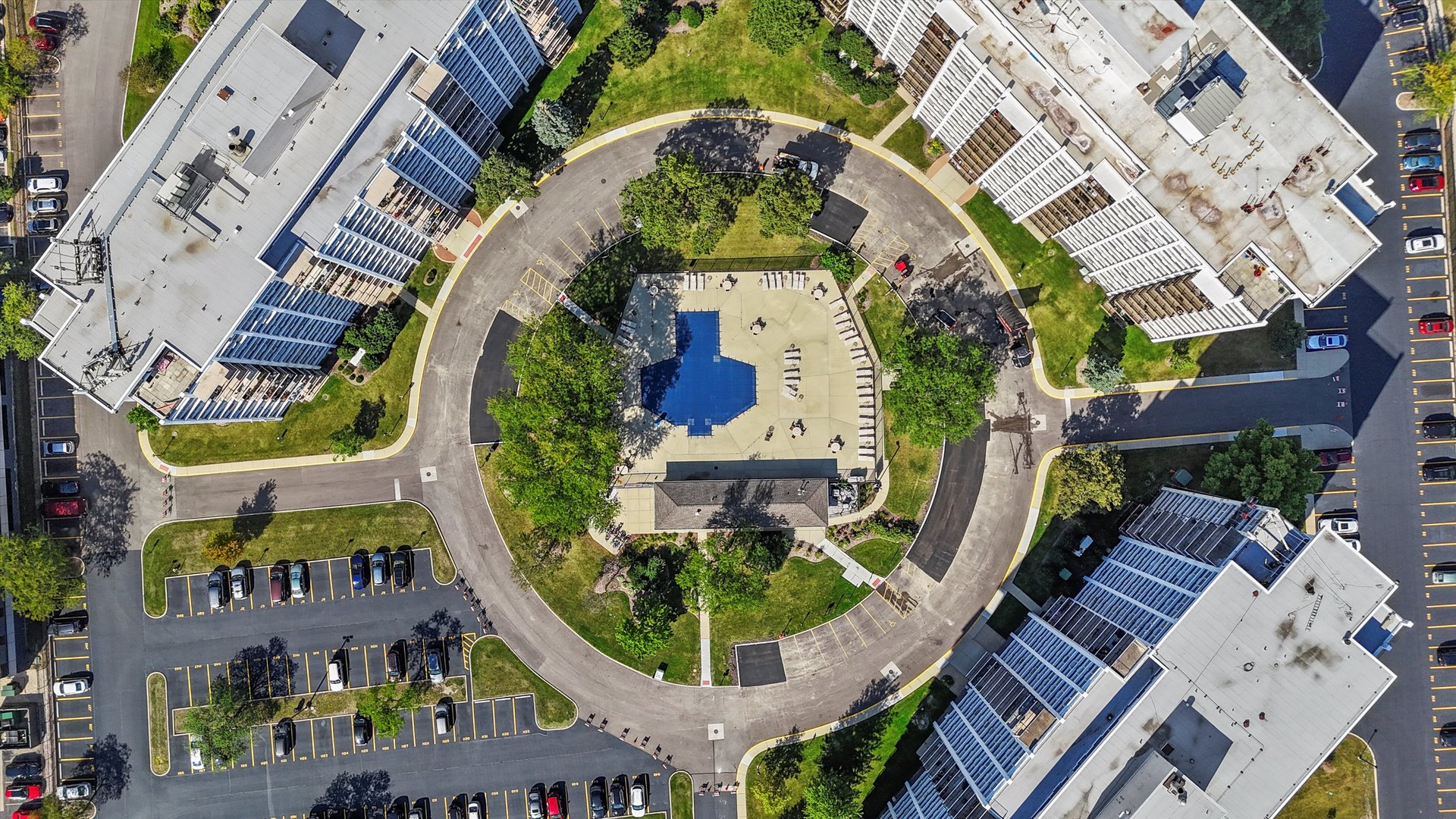 8815 West Golf Road, Unit 11C Niles, IL 60714 - Photo 29 of 31 an aerial view of a multi story building with yard