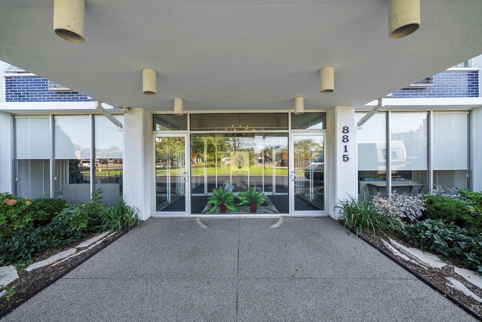 8815 West Golf Road, Unit 11C Niles, IL 60714 - Photo 3 of 31