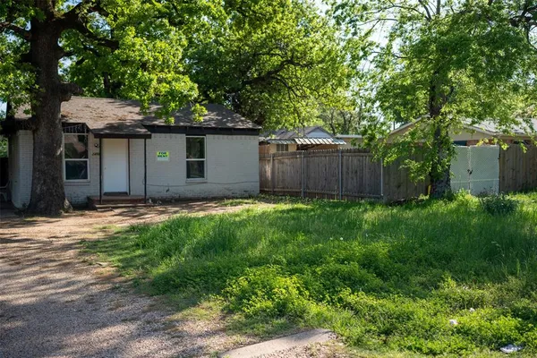 $389,900 | 2416 Smith Avenue, Irving, TX 75061