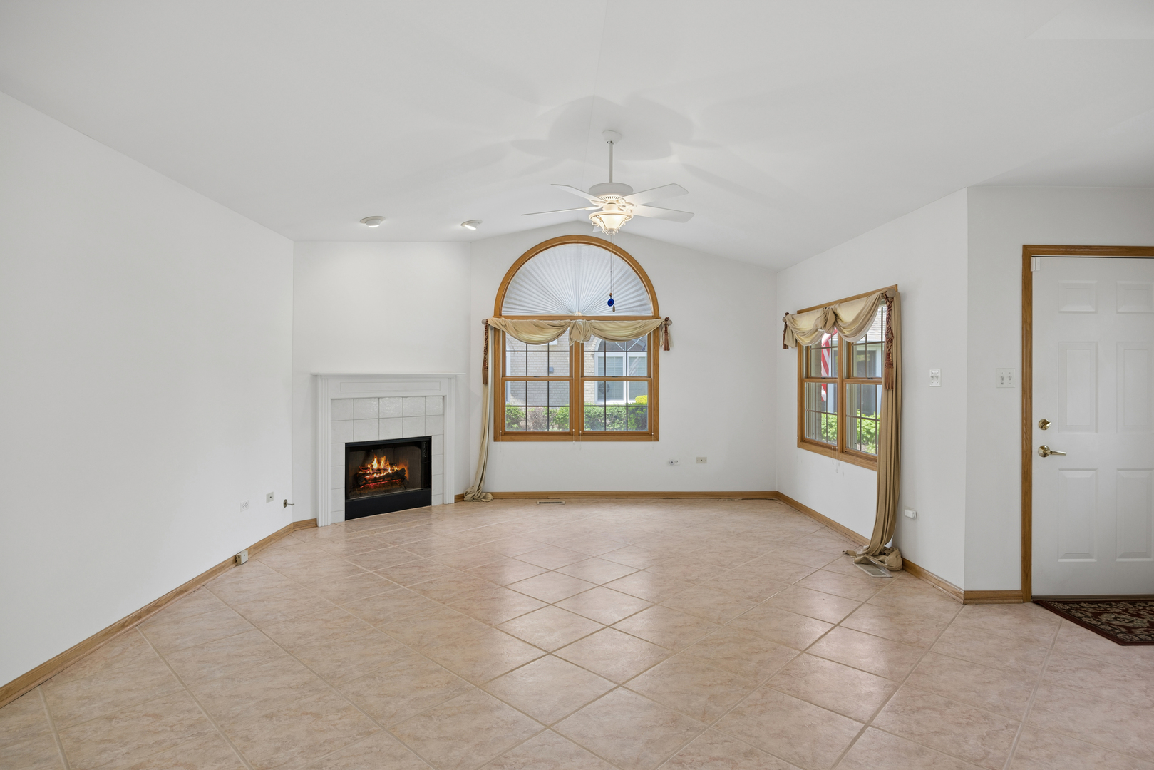 848 Havenshire Road, Unit 848 Naperville, IL 60565 - Photo 2 of 23
