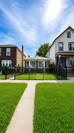 $179,000 | 8635 South Burnham Avenue, Chicago, IL 60617