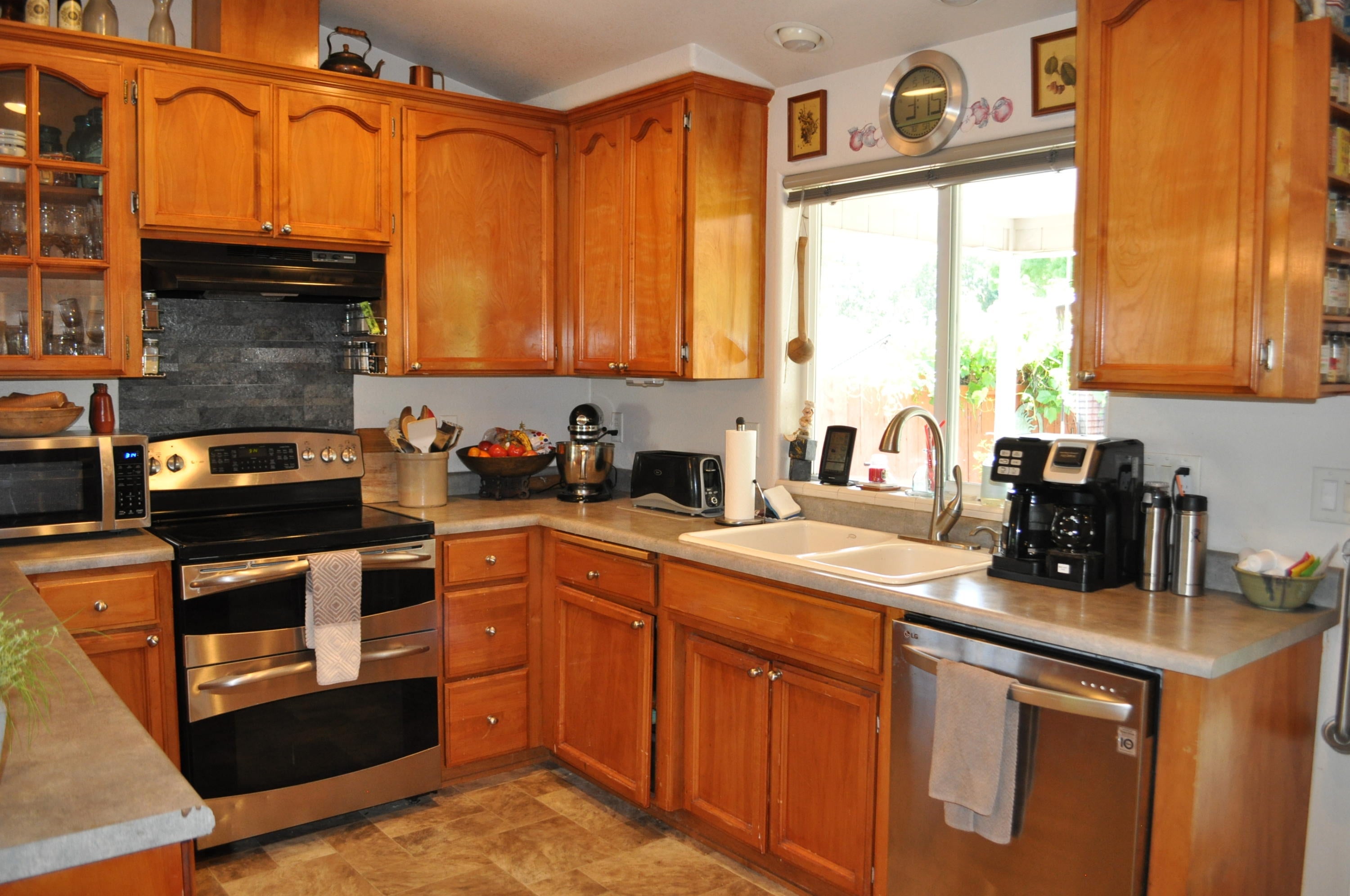 801 Ridgeview Drive Eagle Point, OR 97524 - Photo 9 of 28 Picture 9