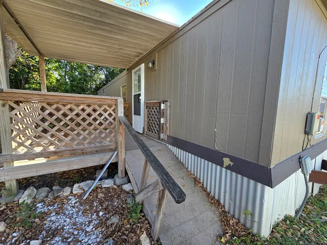 $1,100 | 104 C Clark Street, Ingram, TX 78025