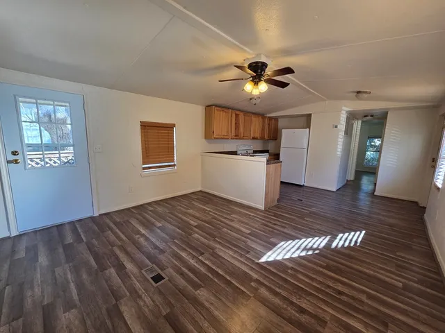 $1,100 | 104 C Clark Street, Ingram, TX 78025