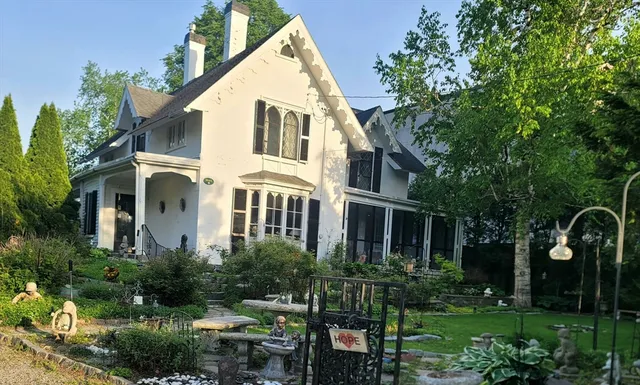 $1,100,000 | 92 Old River Place, Dedham, MA 02026