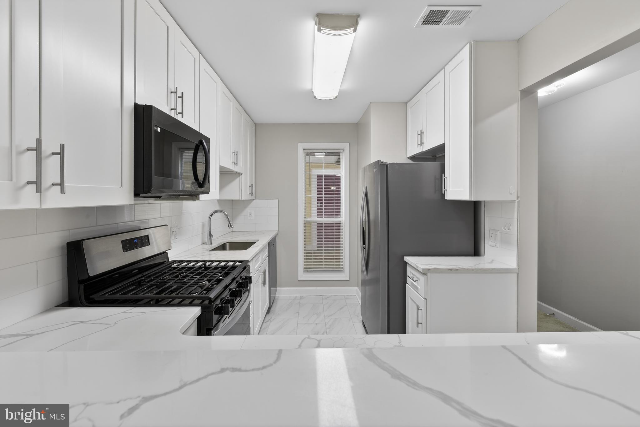 10114 Oakton Terrace Road Oakton, VA 22124 - Photo 3 of 22