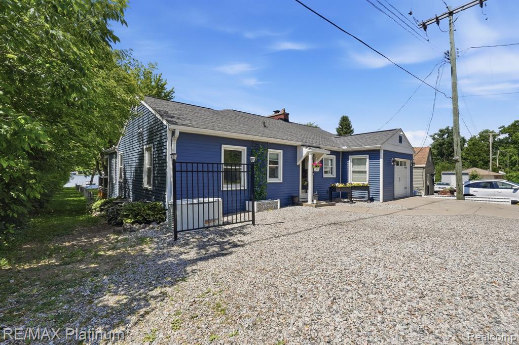1612 South Hughes Road Brighton, MI 48114 - Photo 2 of 53