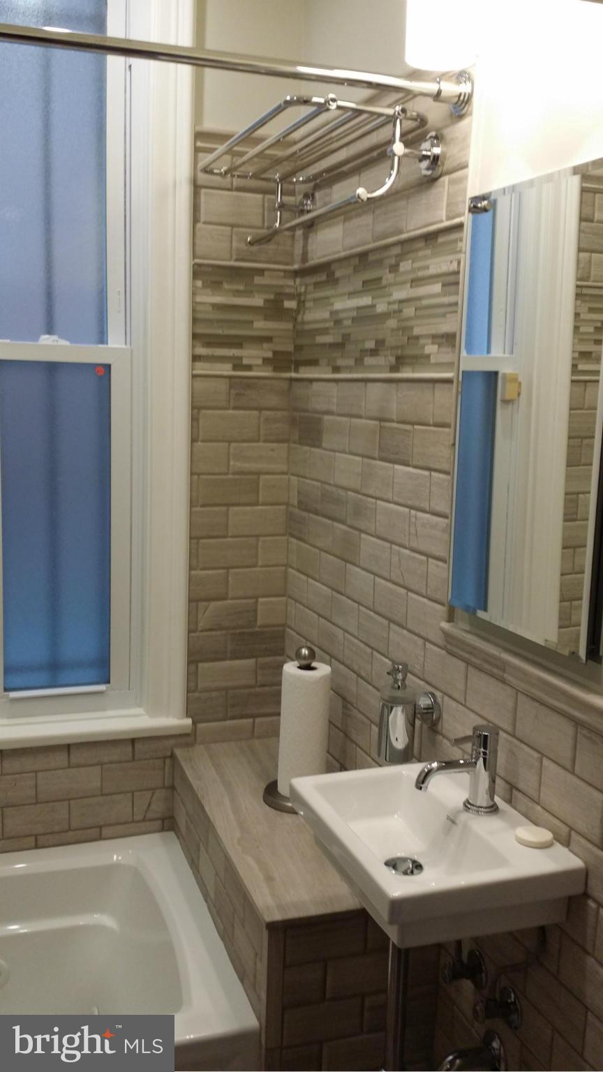 614 R Street Northwest Washington, DC 20001 - Photo 13 of 20 Main Level Bath