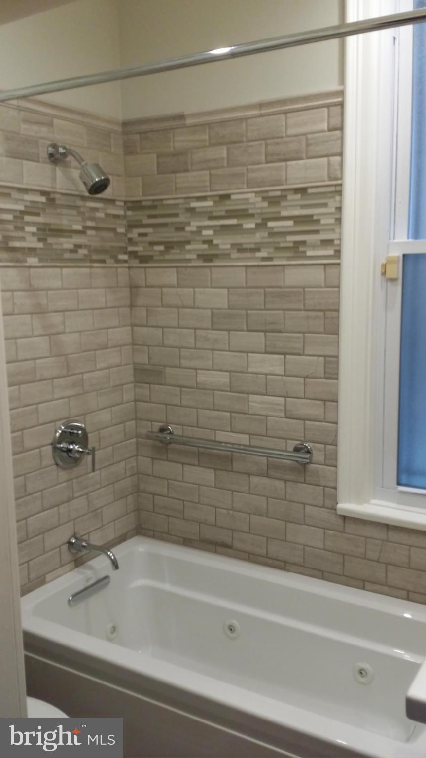 614 R Street Northwest Washington, DC 20001 - Photo 14 of 20 Main Level Bath
